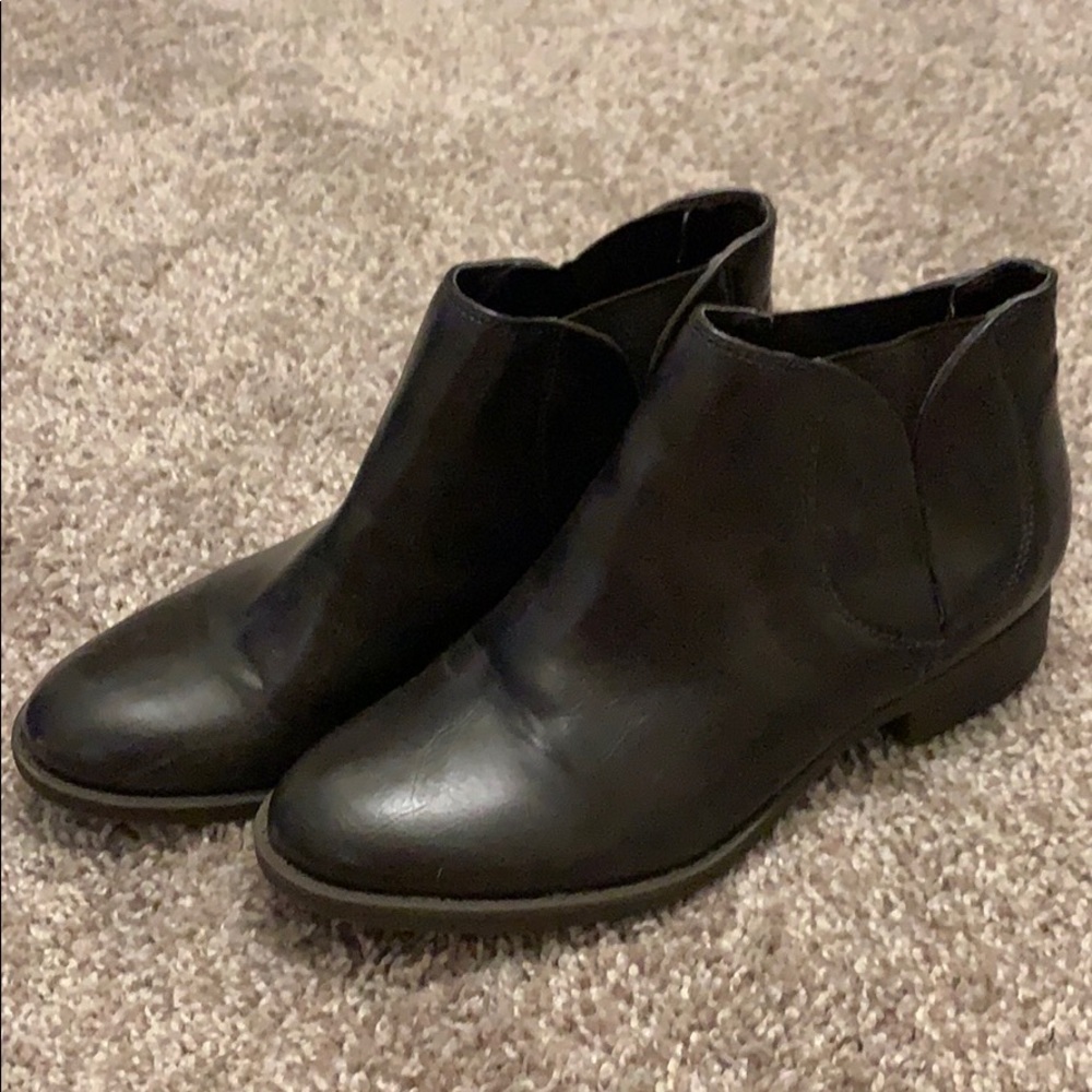 Women’s booties size 8